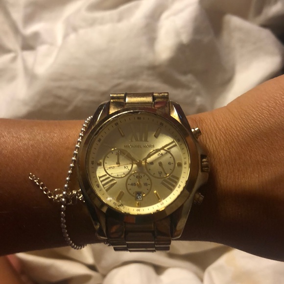 Michale Kors large gold watch - Picture 7 of 7